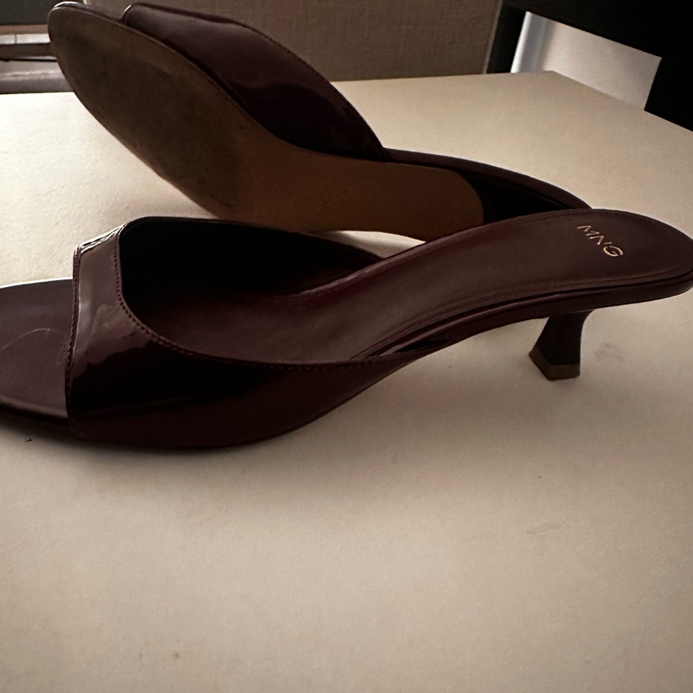 Mango MNG Women's Deep Burgundy Patent Leather Mules Kitten Heel - Picture 3 of 4